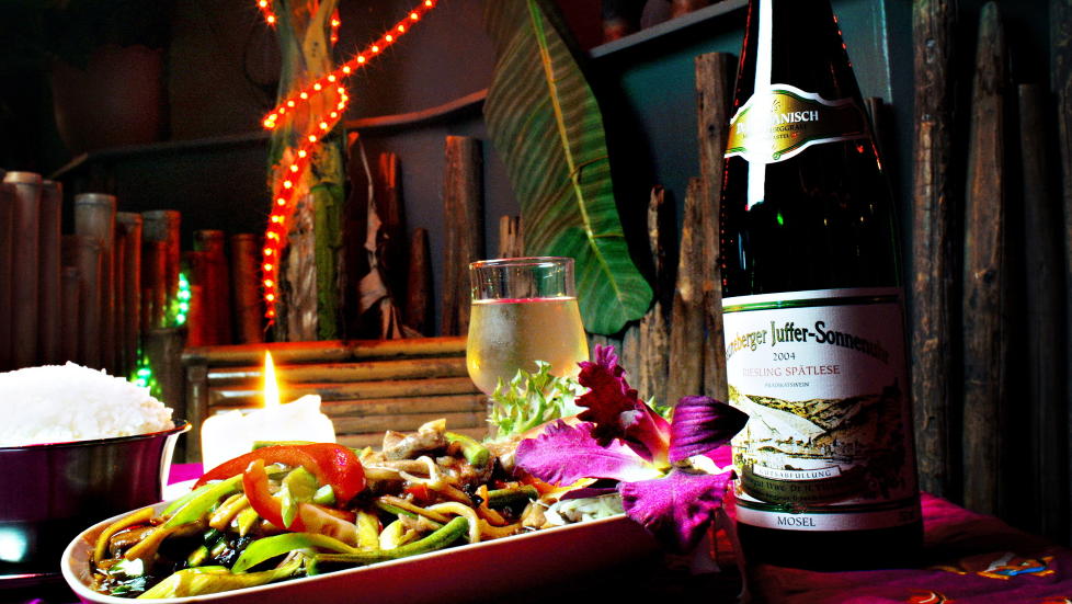NAM: Det er en myte at det ikke passer med vin til asiatisk mat. Tyskland er det vinlandet som har flest og best viner som passer godt til sushi og thaimat. Foto: FRANK KARLSEN