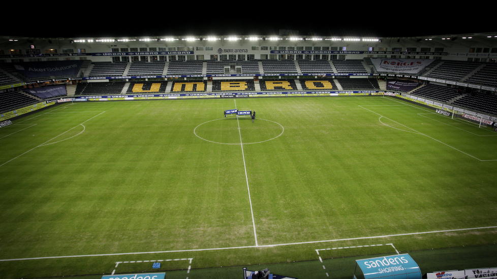 NYTT DEKKE: Kristiansand kommune l�ner Start pengene som trengs for � legge kunstgress p� S�r Arena. Foto: Tor Erik Schr�der, Scanpix