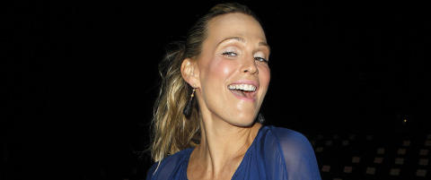 Knallfarger, puslespill og en h�ygravid Molly Sims