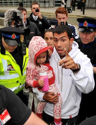 �Hunden� Tevez p� plass i Manchester
