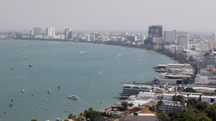 SOL OG STRAND: Pattaya er et popul�rt turistomr�de i Thailand.

Foto: Reuters / Chaiwat Subprasom / Scanpix
