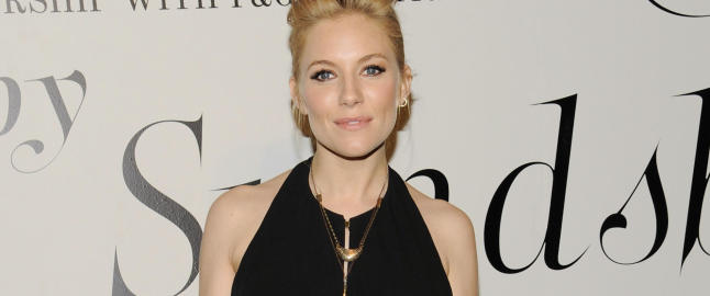 Sienna Miller gravid - viste fram babymagen