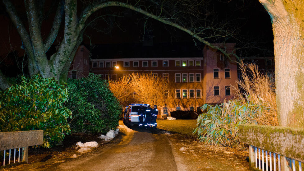 KRANGEL: En uoverenstemmelse mellom noen tsjetsjenere endte med at en mann ble knivdrept ved Dale Mottakssenter i Sandnes i forg�rs. N� vil Frp begrense asyls�keres muligheter for fri ferdsel. Foto: Kent Skibstad / Dagbladet