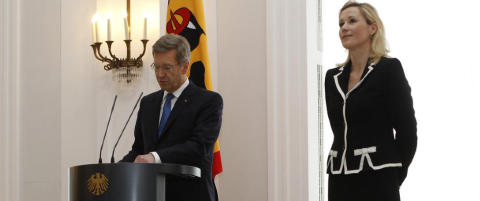 Presidenten måtte gå etter skandale