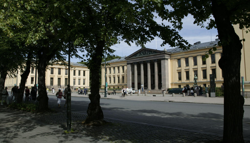 ANNET FOKUS: �Det m� g� an � si at man har l�rt mye utenfor Blindern uten � bli stemplet som uvitenheten selv, � skriver artikkelforfatteren. 
P� bildet er Domus Nova, som ligger i Karl Johan i Oslo, men er en del av Universitetet i Oslo. Foto: Terje Bendiksby / SCANPIX .