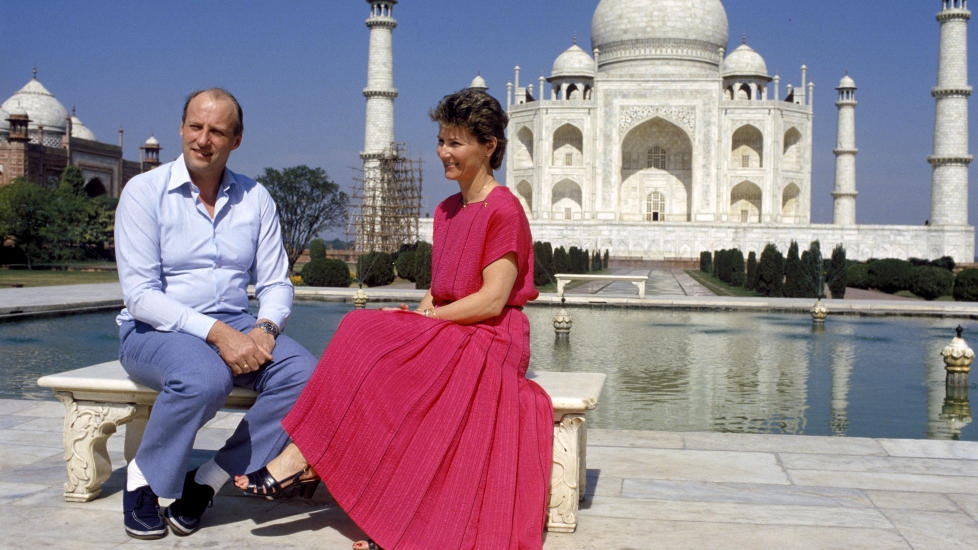 KRANGLET SOM ET EKTEPAR:  Kronprins Harald og kronprinsesse Sonja, her i India i 1986, omtrent p� tida da seilb�tepisoden inntraff. Arkivfoto: Henrik Laurvik / NTB / SCANPIX