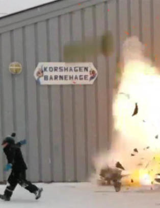 Biler eksploderer, mens en tornado truer Oslo