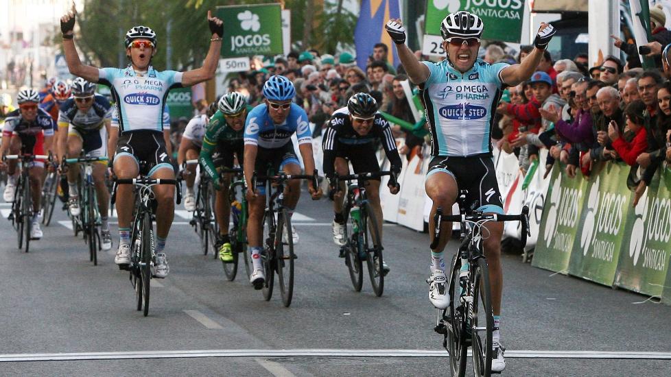 FJERDE: Edvald Boasson Hagen (nummer to fra h�yre) ble nummer fire i spurten p� fjerde etappe av Volta ao Algarve i dag. Foto: Luis Forra, EPA/Scanpix