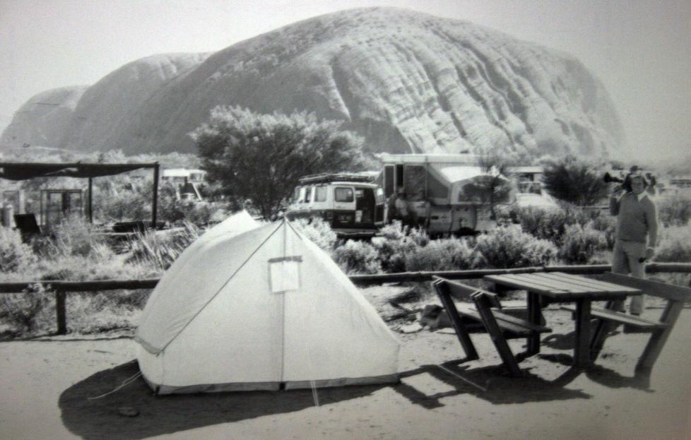 P� TELTTUR: Familien var p� telttur p� denne campingplassen ved Uluru (Ayers rock), da Azaria forsvant. Foto: EPA/AAP/Scanpix