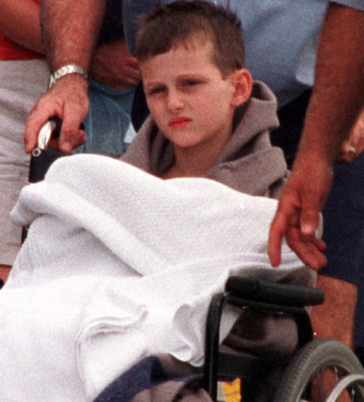 ANGREPET AV VILLHUND: Dylan Gages ni �r gamle bror Clinton ble drept av en villhund p� Fraser Island i 2001. Foto: AP/News Ltd/Scanpix