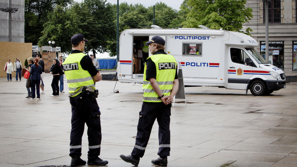 OVER LANDEGRENSENE: Toll og politi klarer � stanse mellom 40 og 50 prosent av narkotikaen som har Norge som endem�l. Det er ganske bra, skriver artikkelforfatterene. Illustrasjonsfoto: Linn Cathrin Olsen / SCANPIX