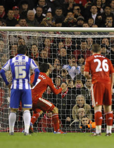 Dalglish beklager at han lot Suarez ta straffe