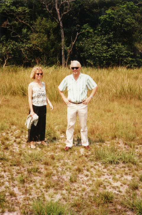 FAR OG DATTER: Hanne sammen med pappa Svein Ivar på savannen. Han var misjonær og flyger. FAR OG DATTER: Hanne sammen med pappa Svein Ivar på savannen. Han var misjonær og flyger.