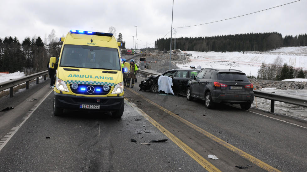 ALVORLIG: Politiet kan enn� ikke si noe om personskadene, men betegner ulykken som alvorlig. Foto: Lasse Ljung/Nyhetsfoto.