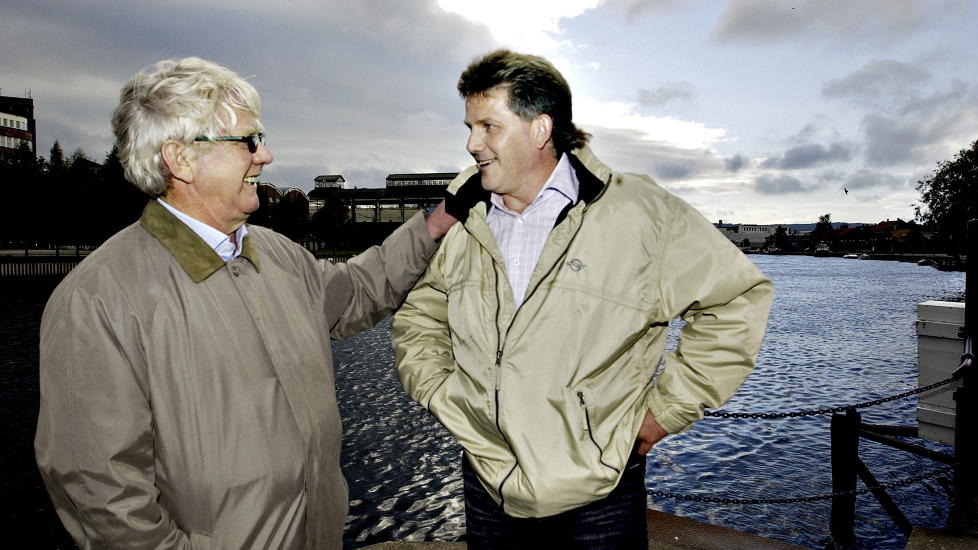 I FARENS FOTSPOR: Som Nils Arne ble Knut Torbj�rn Rosenborg-spiller, og begge har ogs� trent Moss. Faren hadde stor suksess som RBK-terner, mens Knut Torbj�rn ledet Fredrikstad til toppen. Foto: JOHN T. PEDERSEN