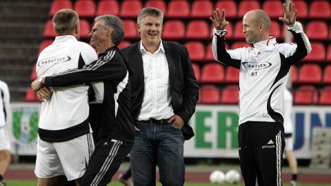 I ROSENBORG: Knut Torbj�rn Eggen var en kort periode sportsdirekt�r i Rosenborg i 2007. Her er han sammen med Trond Henriksen, Rune Bratseth og Knut T�rum f�r kvalifiseringen for Champions League mot finske Tampere.
Foto: Gorm Kallestad / SCANPIX .