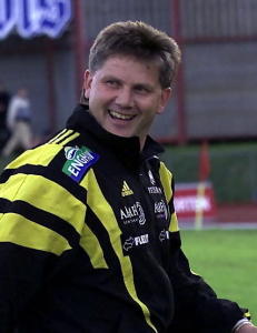 Spiller med s�rgebind for Knut Torbj�rn Eggen