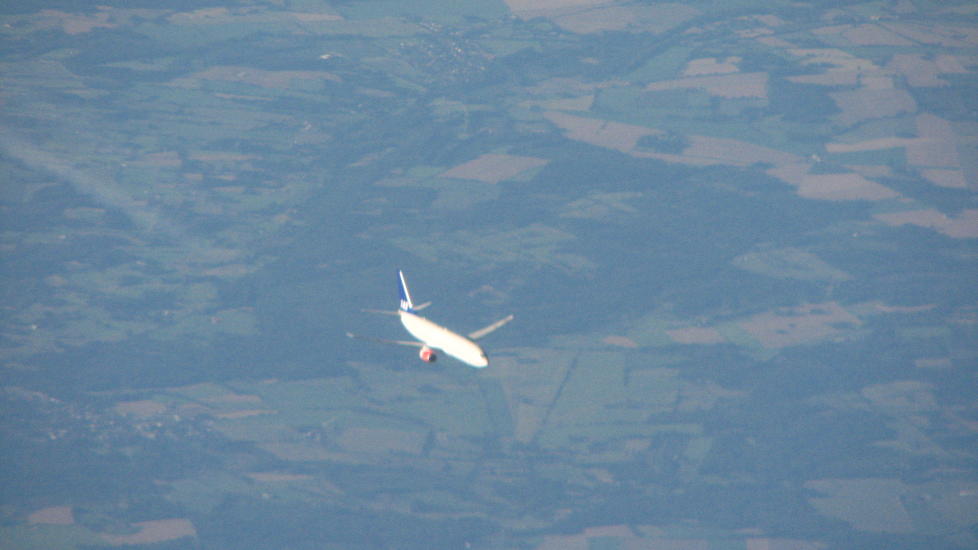 AVSTAND I LUFTA: If�lge Dagbladets reiseekspert flykaptein Knut Berger skal ingen fly p� samme marsjh�yde v�re n�rmere hverandre enn fem nautiske mil - det vil si cirka 9,3 kilometer. I det vertikale planet er minstekravet 1000 fot - cirka 300 meter. Illustrasjonsfoto: FDECOMITE/CREATIVE COMMONS