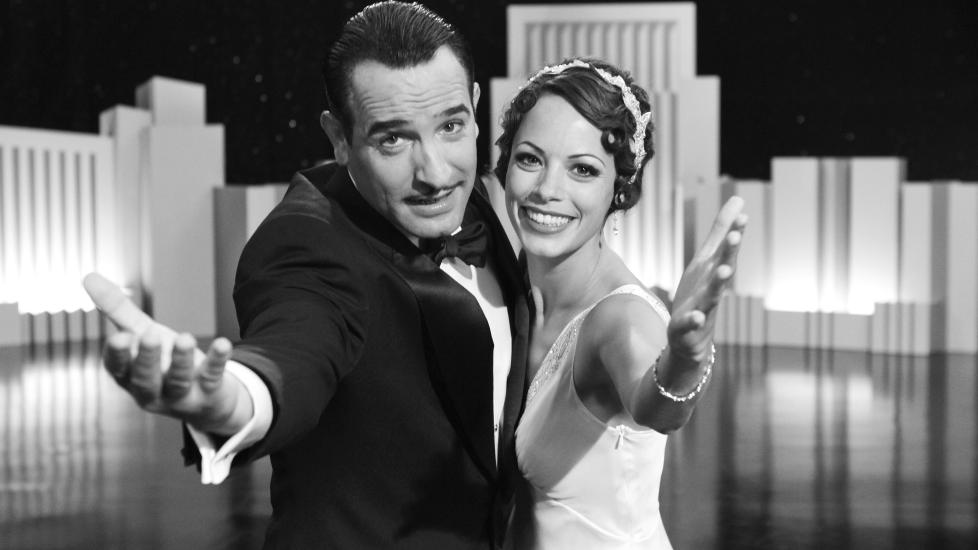 STUM AV BEUNDRING: Jean Dujardin og B�r�nice Bejo sjarmerer seg inn i publikums hjerter i stumfilmen �The Artist�.