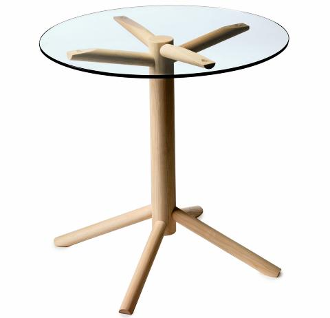 6 SKULPTURELT UNDERSTELL: Understelletet gir salongbordet Flake karakter. Design ved Nina Jobs for G�rsn�s. Foto: Foto: Lennart Durehed