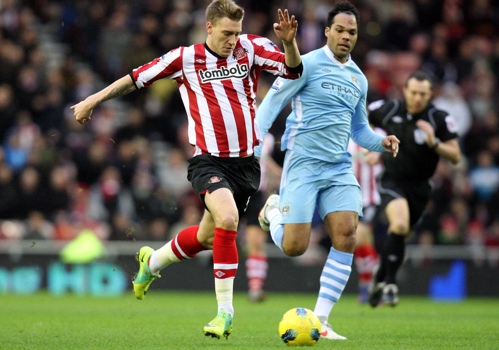 UTEN F�RERKORT: Nicklas Bendtner venter p� en rettssak og er uten f�rerkort i to m�neder. Foto: AP Photo/Scott Heppell
