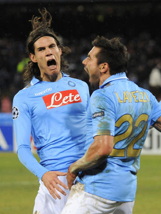 HERJET: Edinson Cavani og Ezequiel Lavezzi herjet med Chelsea-forsvaret i g�r. Foto: AP Photo / Salvatore Laporta / Scanpix