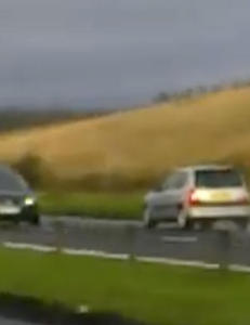 Her kj�rer bildesperadoen i 130 km/t i feil kj�refelt