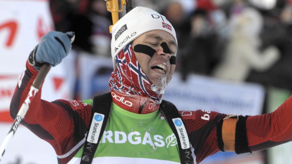 ENDELIG! Her jubler Ole Einar Bj�rndalen for seieren i v-cuprennet i Finland forrige helg. Foto: Markku Ulander / SCANPIX