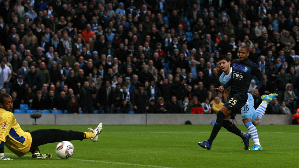SCORET: Her scorer Sergio Aguero etter 19 sekunder i 8-delsfinalen mot Porto. Foto: AP Photo/Tim Hales