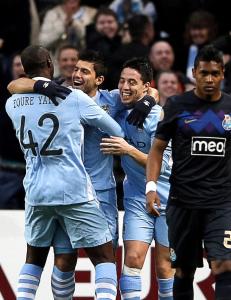 Her starter Aguero nedsabling av Porto etter 19 sekunder