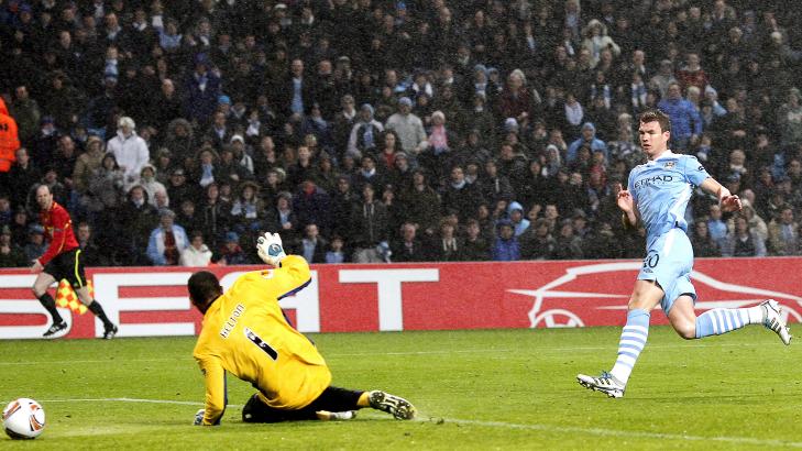 2-0: Edin Dzeko scoret 2-0-m�let. Foto: EPA/KERIM OKTEN