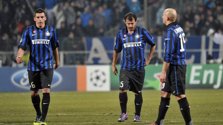 SKUFFET: Lucio, Dejan Stankovic og Esteban Cambiasso depper etter tapet mot Marseille. Foto:  EPA/STEPHANE REIX