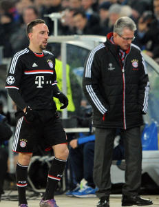 Her g�r Rib�ry rett forbi Bayern-sjefen