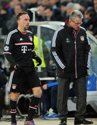 Her g�r Rib�ry rett forbi Bayern-sjefen