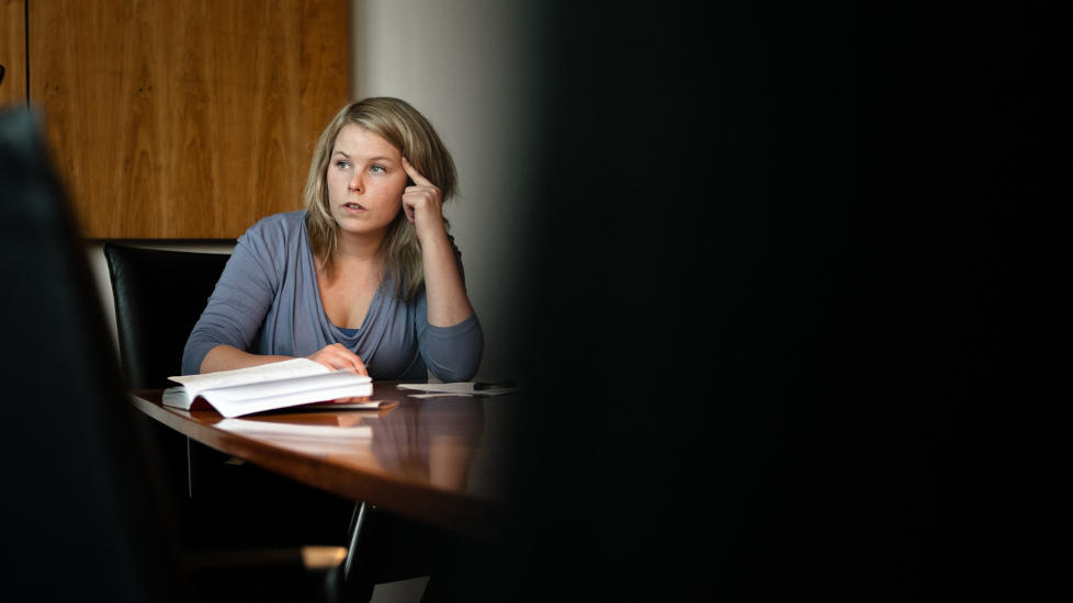 P�DRIVER: Kirsti Bergst� (SV) ble utnevnt som statssekret�r i november 2010. Dr�ye to uker seinere hadde Sosialistisk Ungdom (SU) sitt f�rste m�te med departementet om finansiering av selvforsvarskurs. Dokumenter viser at Bergst� var en aktiv p�driver for at ungdomspartiet hun tidligere ledet skulle f� pengest�tte. 
Foto: Ilja HendelScanpix