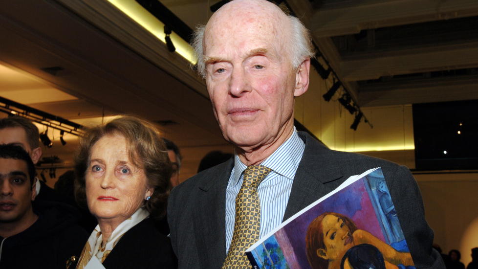 SER �SKRIK� FORSVINNE: Skipsreder og investor Fred. Olsen kan bare registrere at sin lillebror Petter Olsen selger familieklenodiet. Her sammen med sin kone Kristin Olsen p� Sotheby's i London i 2006, da han solgte �Omfavnelse p� stranden� for 5,5 millioner engelske pund. Foto: Keith Hammett / Dagbladet