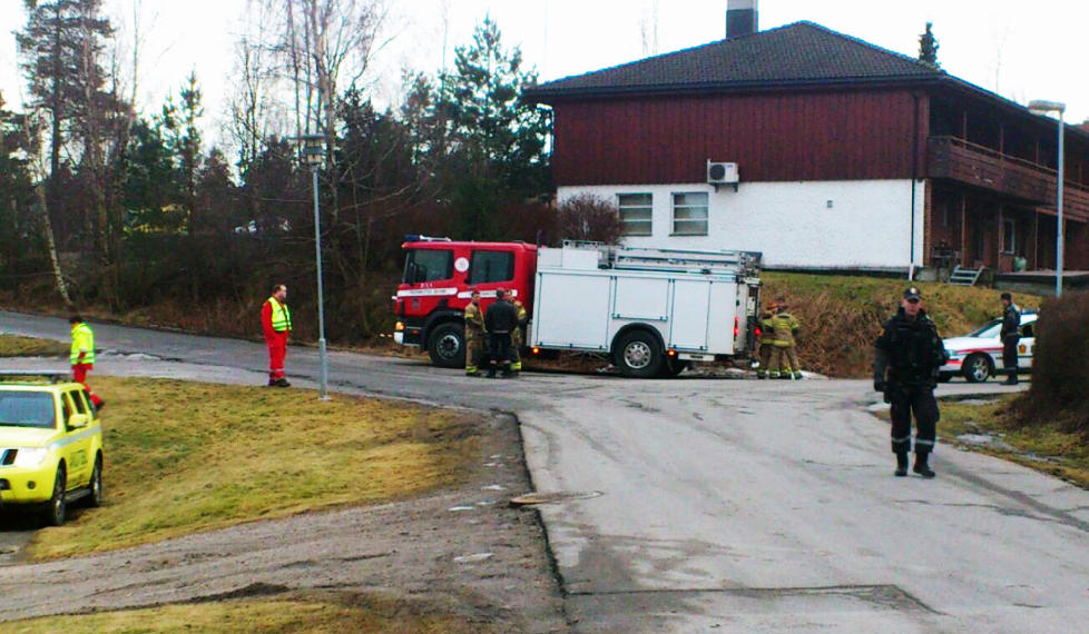 STOR UTRYKNING: Alle n�detatene er p� plass ved sykehjemmet, som er t�mt for beboere. Foto: ANDERS PEDERSEN OG SILJE DAHL