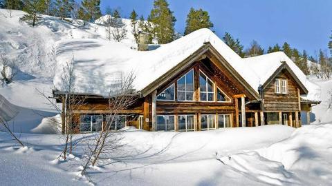 TIL SALGS: Hytte i Tj�rhom ved Sirdal. Prim�rrom 176 kvm. Soverom 5. Bygge�r 2007. Prisantydning 6.750.000.  FOTO: Fast Eiendomsmegling/Dan Serigstad