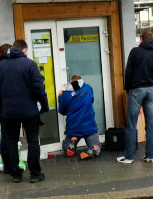 Politiet har beslaglagt harddisker og ringpermer hos SOS Rasisme