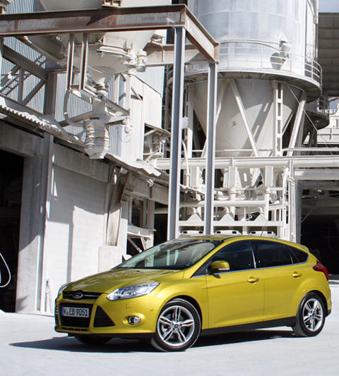 KJ�RER BRA: Med den lille motoren blir det mindre vekt over forakselen, og det gir enda bedre kj�reegenskaper. FOTO: Ford