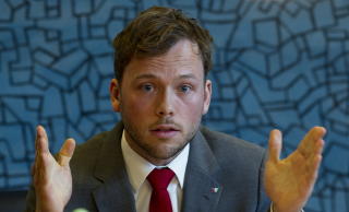 PRESSET: Barne-, likestillings- og inkluderingsminister Audun Lysbakken redegjorde onsdag for hvordan han ga penger til egne partivenner uten utlysning.
Foto: Morten Holm /  SCANPIX