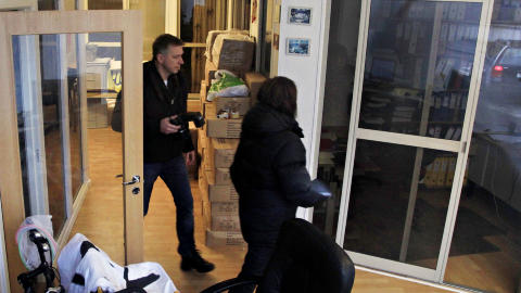 DOKUMENTERTE: Politiet i aksjon i SOS Rasismes lokaler. Foto: Jacques Hvistendahl / Dagbladet