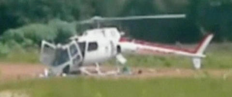 Her rives helikopteret i fillebiter