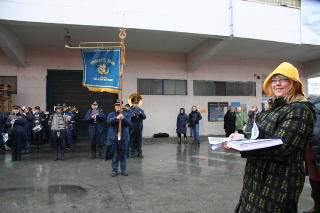  I �LESUND: Velkomstkomiteen p� kaia, Bente Saxon. Foto: KIRSTEN M. BUZZI