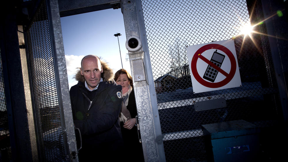 M�TTE BREIVIK: Forsvarerne Vibeke Hein B�ra og Geir Lippestad m�tte deres klient p� Ila i dag. Foto: Tomm W. Christiansen/Dagbladet