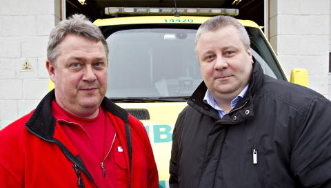 ULYKKER: Ambulansesj�f�r �yvind Amundsen og B�rd Hoksrud (FRP) fryker ulykker og tap av liv dersom midtdelere monteres p� smale veier. FOTO: TORBJ�RN BERG / DAGBLADET