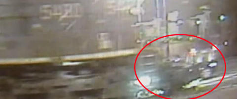 Ble reddet fem sekunder f�r toget totalvraket bilen