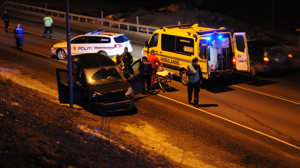  KRASJET INN I POLITI:  - Etter � ha fulgt mannen bestemte politiet seg til slutt for � kj�re forbi ham og bremse kontrollert ned. Da krasjet mannen inn i politibilen bakfra, for deretter � kj�re inn i autovernet, opplyser operasjonsleder ved Vestfold politidistrikt, Tormod Kristiansen, til Dagbladet. Foto: Lasse Ljung / Nyhetsfoto