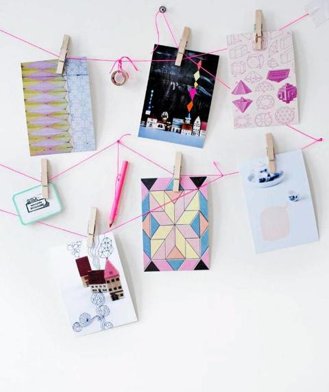 SJEKK TR�DEN: En neonrosa tr�d med mosomme postkort kan v�re dekorativt p� en hvit vegg. FOTO: Produsenten