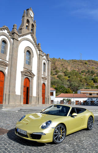 VAKKERT: Det er vakkert i fjellandsbyen St. Lucia. En kulisse som passer godt til nye Porsche 911. Foto: ANDREAS HANDELAND VAKKERT: Det er vakkert i fjellandsbyen St. Lucia. En kulisse som passer godt til nye Porsche 911. Foto: ANDREAS HANDELAND